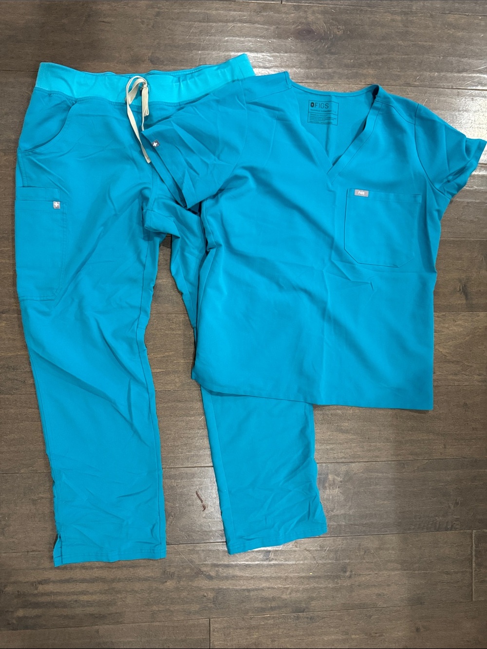 Figs Women's Straight Leg Scrub Set in Teal Blue